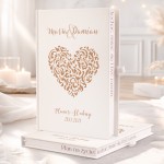 Personalizowany planer ślubny z motywem serca.