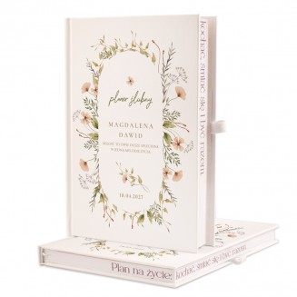 Planer ślubny z personalizacją na okładce.
