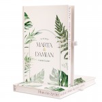 Planer ślubny z personalizowaną okładką i zielonym motywem graficznym.