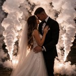 Raca dymna na wesele w białym kolorze.