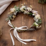 Wianek kwiatowy delikatny regulowany ze wstążeczkami.