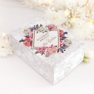 Pudełka z napisem Wyjątkowy prezent dla Ciebie.