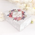 Pudełka z napisem Wyjątkowy prezent dla Ciebie.