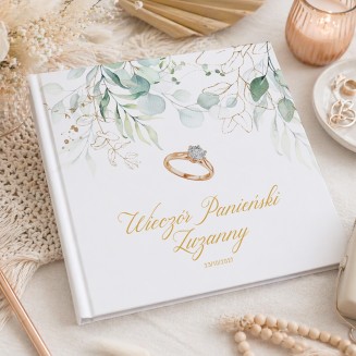 Księga pamiątkowa wieczoru panieńskiego z personalizowaną okładką.