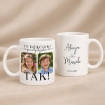 Zestaw personalizowanych kubków dla Pary Młodej z kolorowymi zdjęciami z dzieciństwa, imionami i datą ślubu,