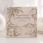 Personalizowana welurowa księga wspomnień z podróży poślubnej z grawerem tropikalnej plaży, palmy, hamaka i imionami małżonków.