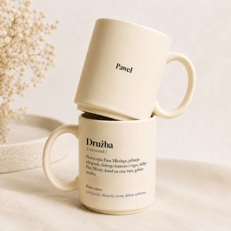 Personalizowany kubek z imieniem dla świadka przedstawia napis „Drużba” oraz zabawną definicję w stylu słownikowym.