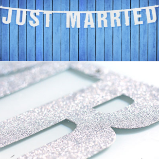 Baner z brokatowym napisem Just Married dekoracja na ślub i wesele