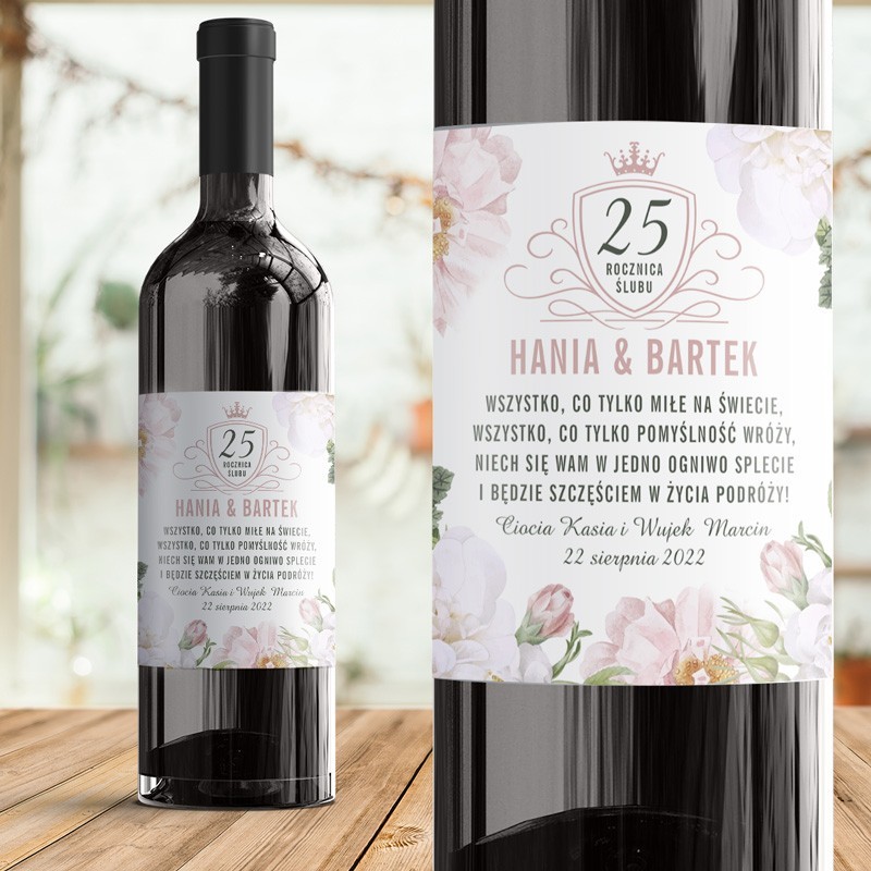 Etykieta na wino w jasnej kolorystyce z pięknymi kwiatami. Idealny upominek na rocznicę ślubu.