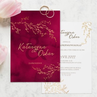 Zaproszenie ślubne bordowe z personalizacją prezentuje się elegancko. W efektowny sposób zaprosicie gości na wesele.