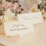 Kolekcja Romantyczna z pięknymi dekoracjami na wesele. Minimalistyczny styl, efektowne zdobienie i czerpany papier.