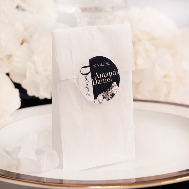 Nasionka dla gości weselnych w ozdobnym woreczku z etykietką kolekcji Młoda Para