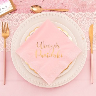 Dekoracja stołu na panieński w postaci serwetek w różowym kolorze, złoty nadruk.