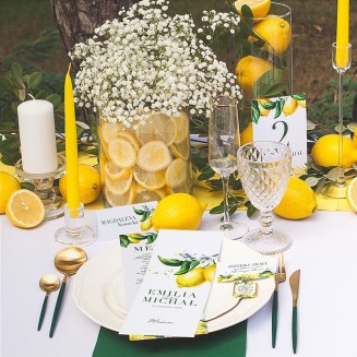 Aranżacja na stole weselnym z motywem przewodnim z kolekcji Słoneczna Cytryna