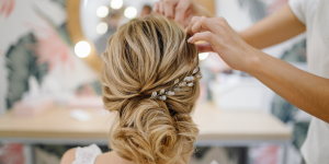 Jak dobrać fryzurę do sukienki ślubnej?